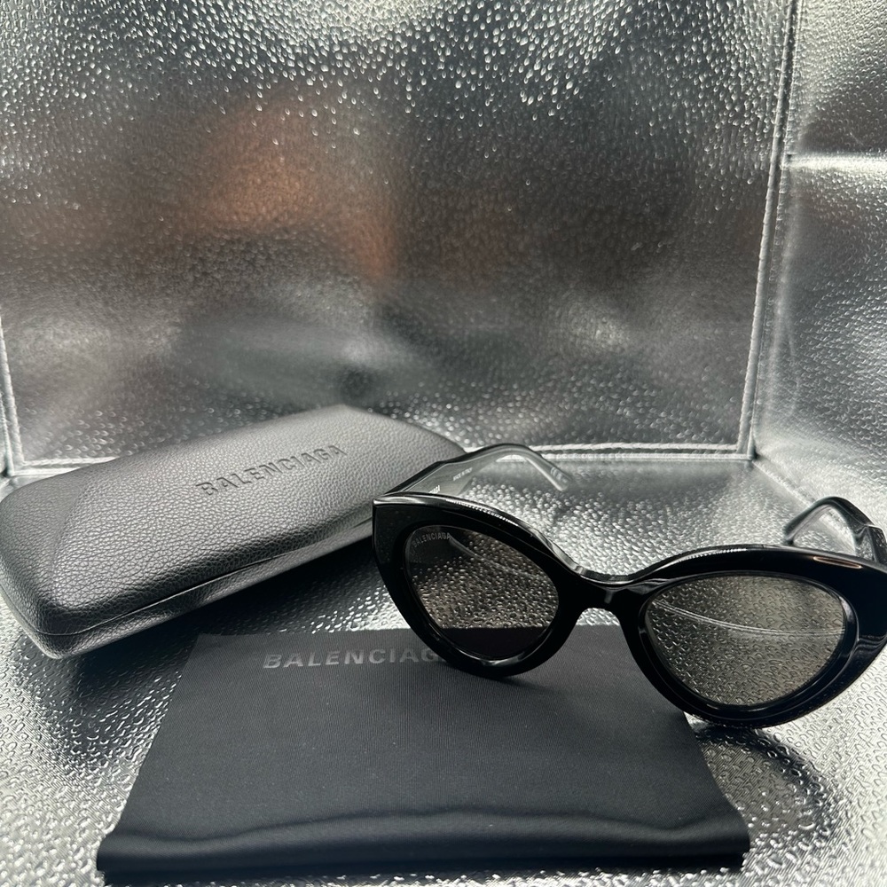 Balencagia extreme Sunglasses Used Women’s